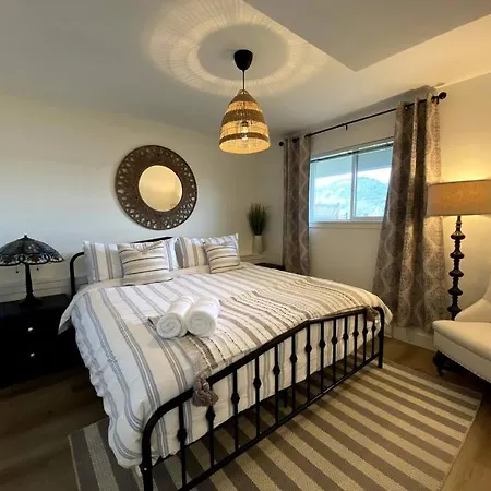 Cozy Lakeview Suite Victoria Exterior photo