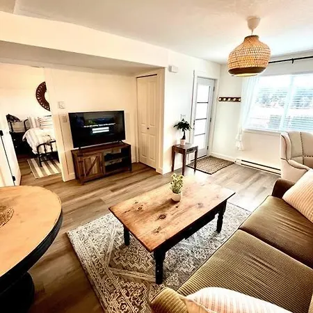 Cozy Lakeview Suite Victoria Exterior photo