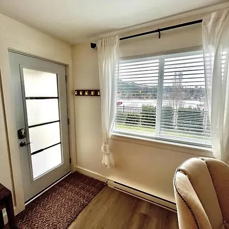 Cozy Lakeview Suite Victoria Exterior photo