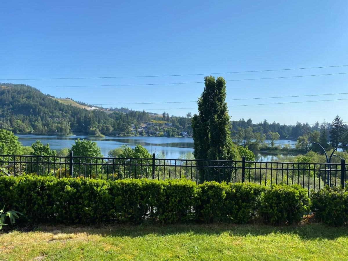 Cozy Lakeview Apartment Victoria